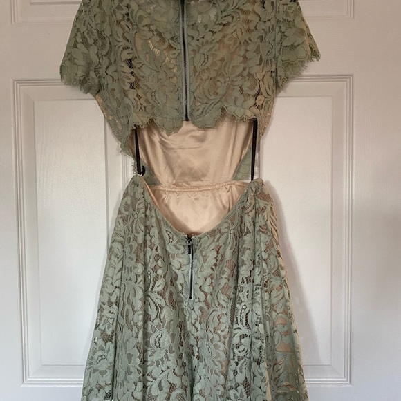 Cutout Lace Dress Sz 2 - Picture 3 of 5
